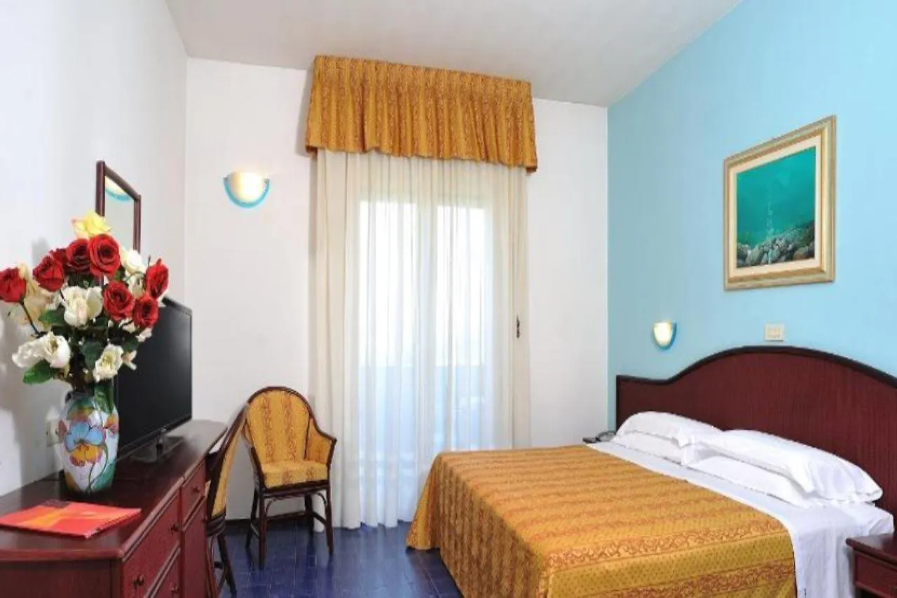Hotel Vittoria Riccione 4*,