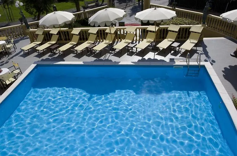 Hotel Vittoria Riccione 4*,