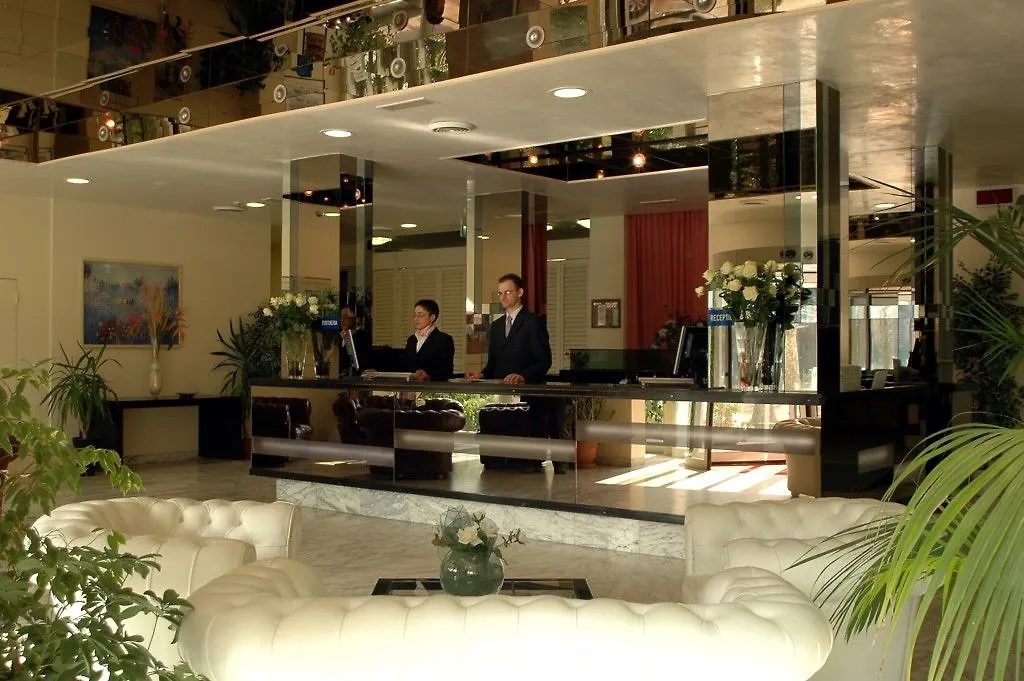 Hotel Vittoria Riccione 4*,