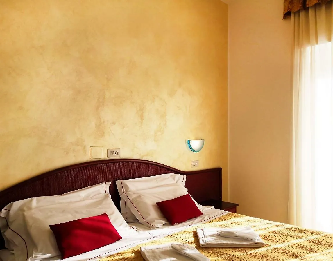 Hotel Vittoria Riccione 4*,
